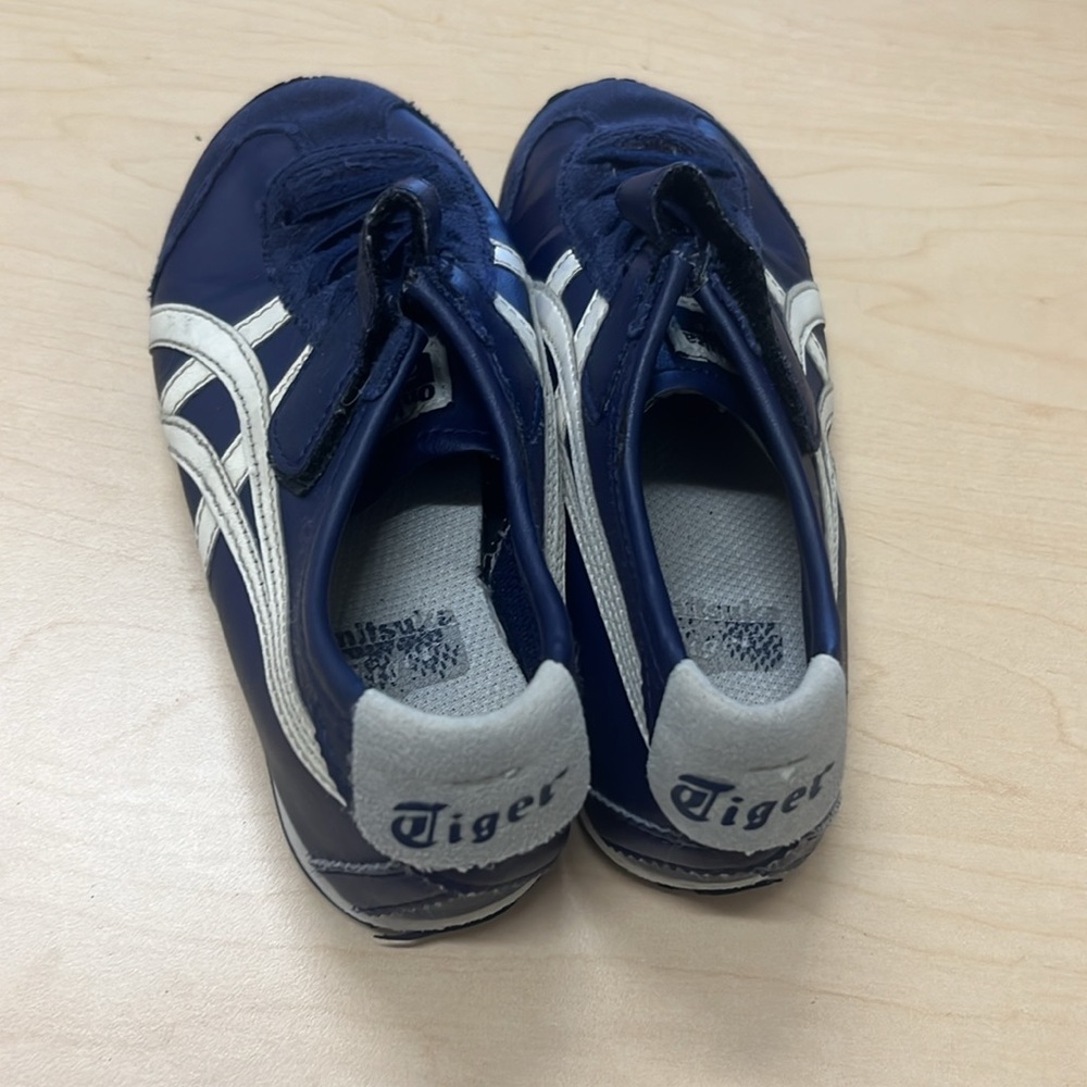 Kids Asics  Onitsuka Tiger Blue Athletic Shoes.  Kids 13 - Picture 3 of 5